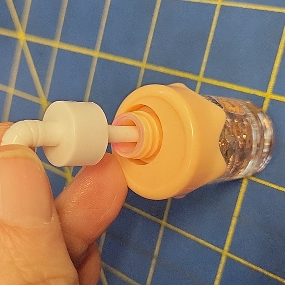 Lip Gloss Gold Glitter 2.5" Bottle - Picture 3 of 3